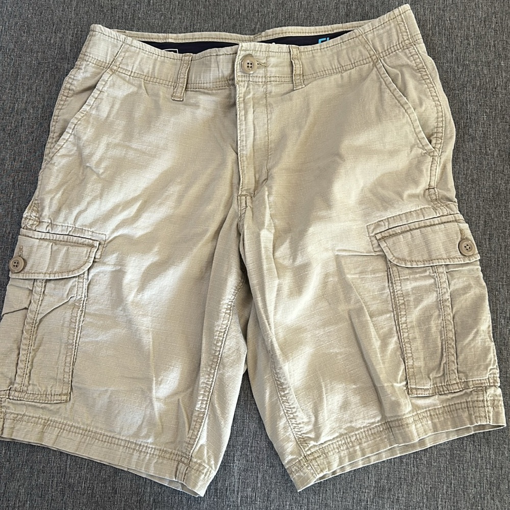 Men’s Sonoma beige shorts. Gently used. 33 waist